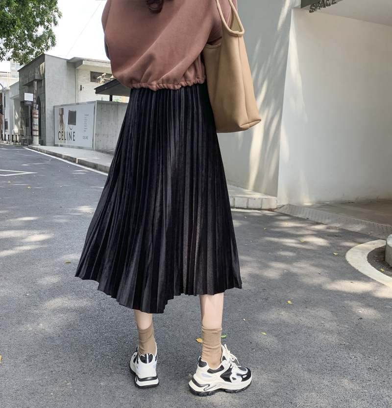 上品な風合いプリーツロングスカート