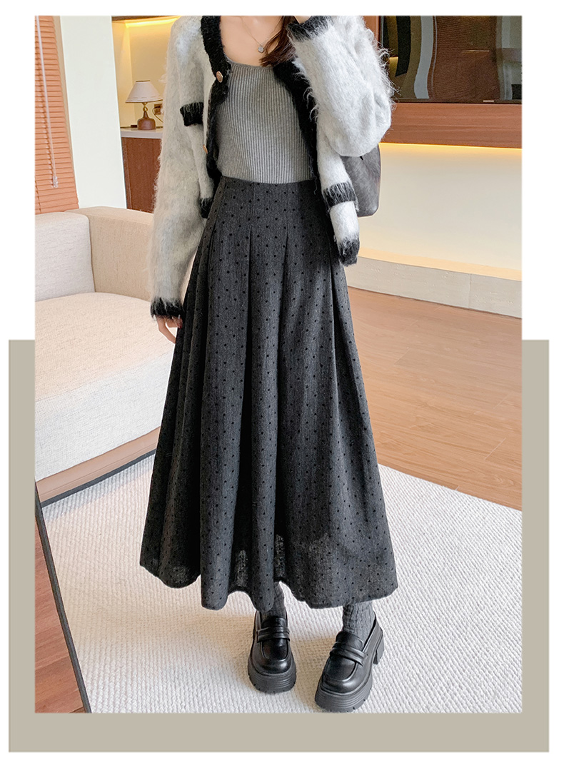 水玉模様プリーツロングスカート