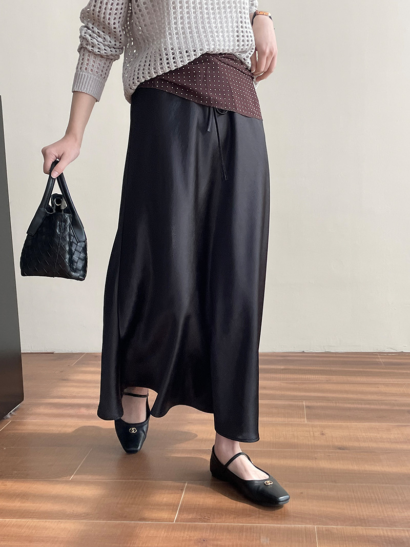 ロングスカート シルエットが美しい光沢マーメイドスカート