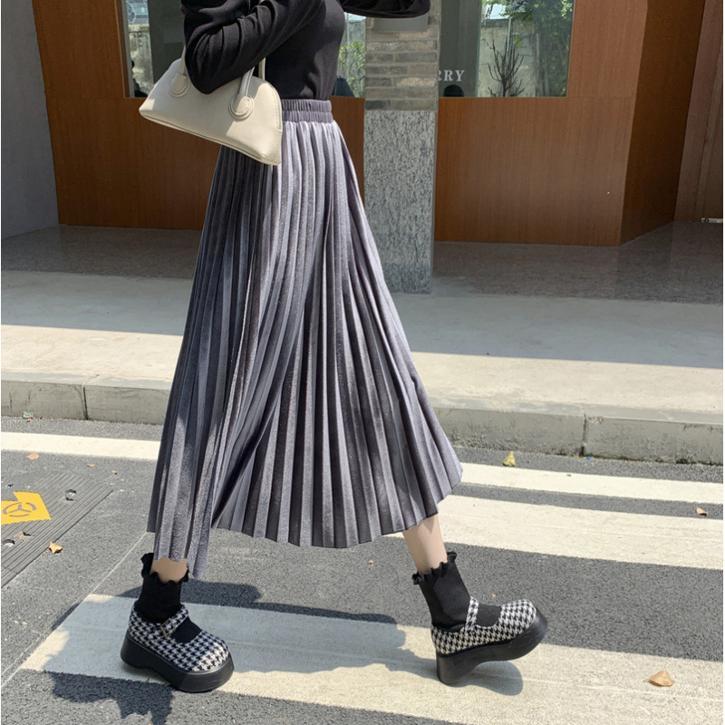 上品な風合いプリーツロングスカート