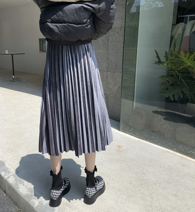 上品な風合いプリーツロングスカート