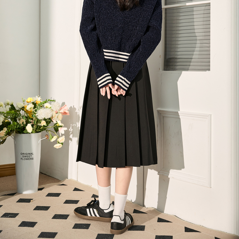 優美なプリーツ入り ミディ丈ロングスカート