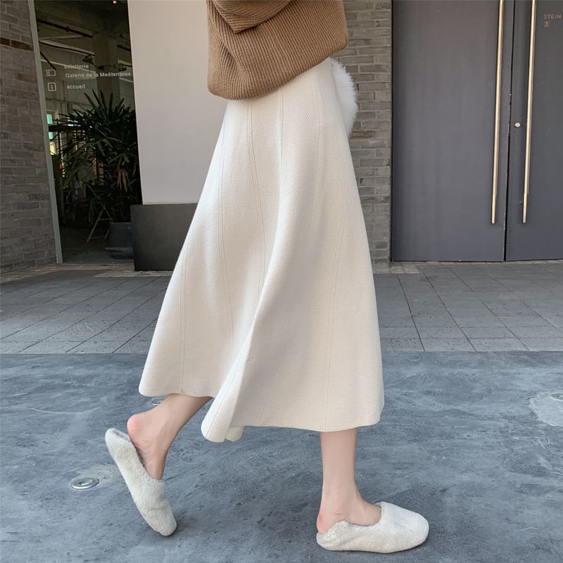 ふんわり広がる上質ニットロングスカート