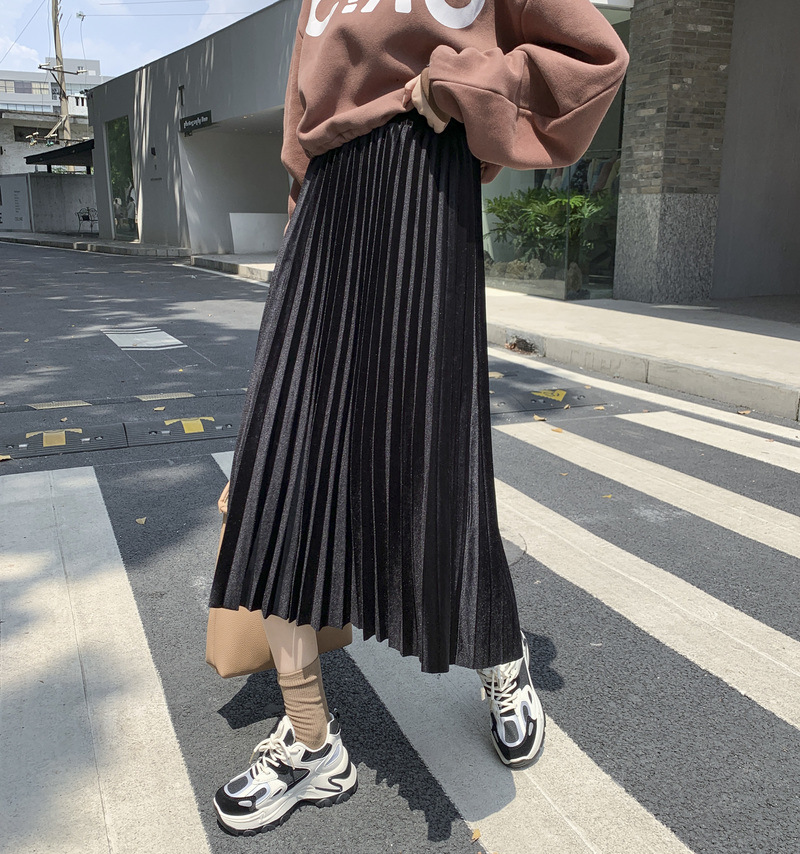 上品な風合いプリーツロングスカート