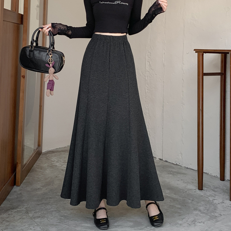 優美なマーメイドシルエットロングスカート