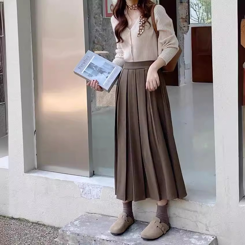 優雅なプリーツロングスカート