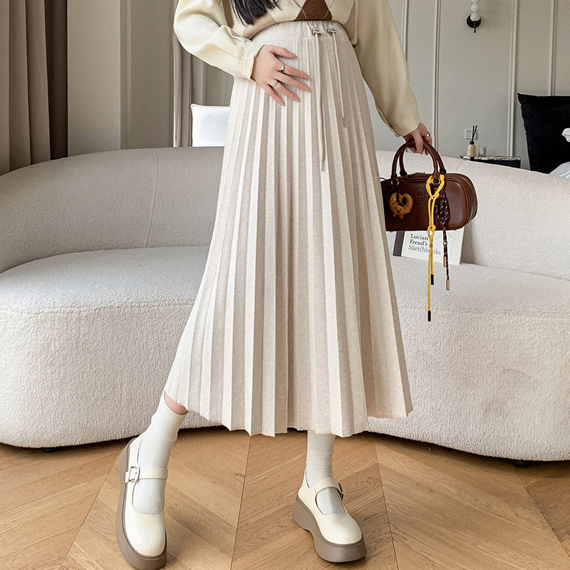 上品なプリーツロングスカート