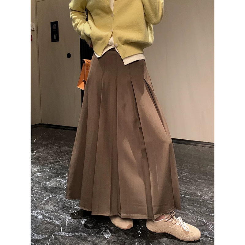 上品なプリーツロングスカート